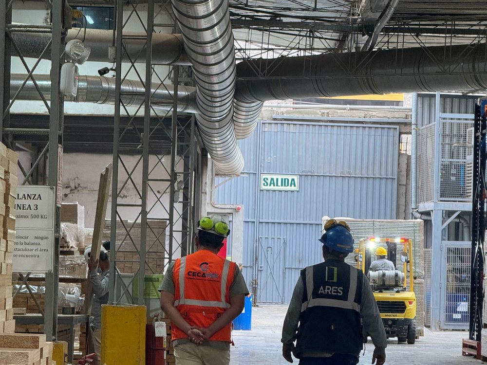 Inspección técnica en una planta de manufactura